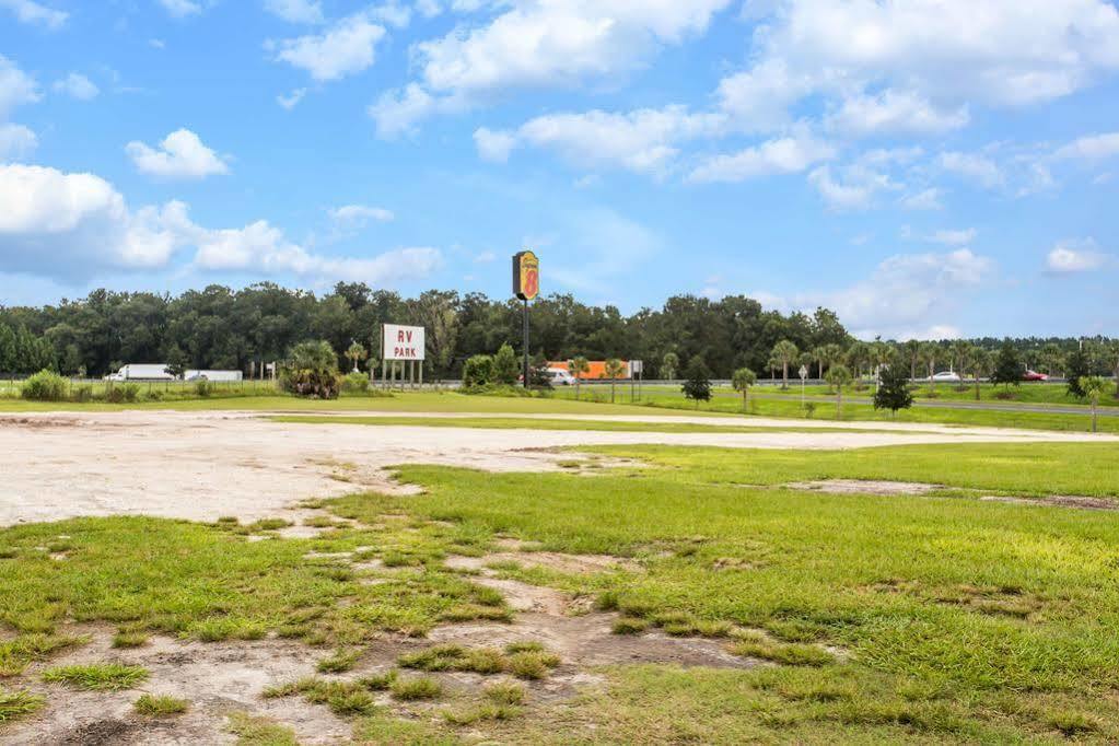 Super 8 By Wyndham Lake City Ngoại thất bức ảnh