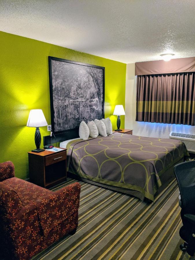 Super 8 By Wyndham Lake City Ngoại thất bức ảnh
